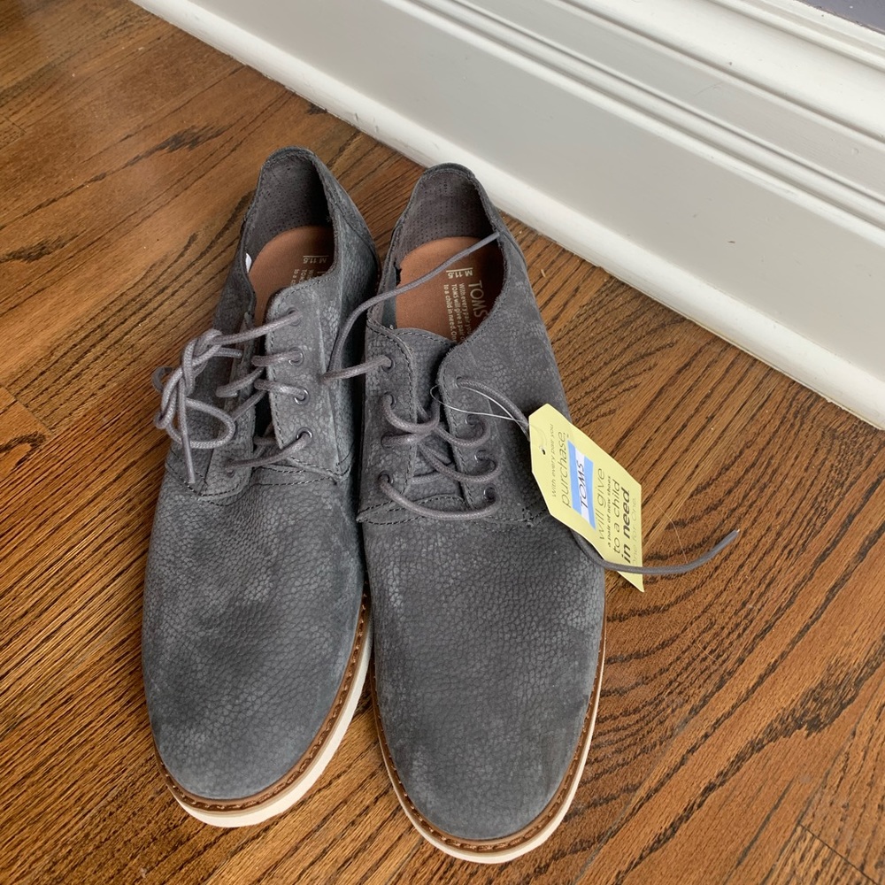 TOMS 🌟 NEVER WORN 🌟 suede shoes